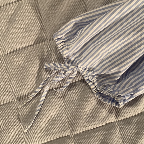 H&M off shoulder top. Size US 12 - Picture 4 of 5